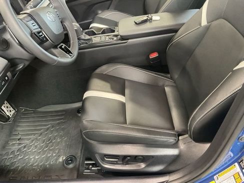 Used 2025 Toyota Camry SE w/ Convenience Package FWD image 10