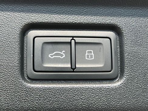 New 2025 Audi A6 e-tron Premium AWD/4WD image 13