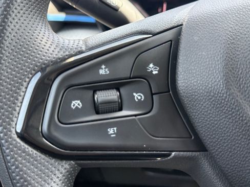 Used 2025 Chevrolet Trax LT FWD image 18