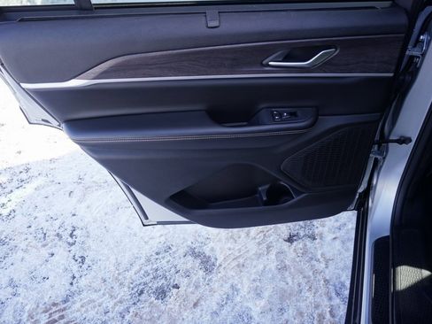 Used 2023 Jeep Grand Cherokee L Limited w/ Luxury Tech Group II image 39