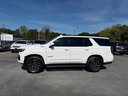 Used 2021 Chevrolet Tahoe Z71 w/ Luxury Package AWD/4WD image 2