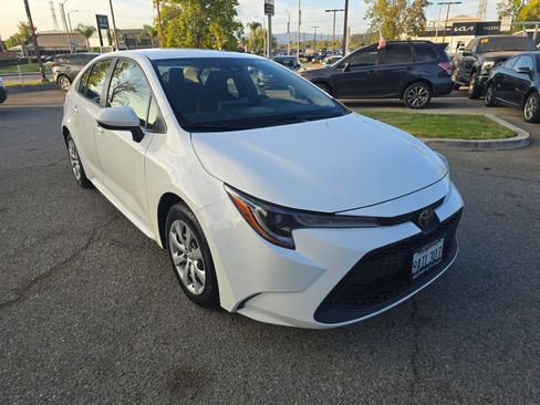 Used 2022 Toyota Corolla LE FWD image 3