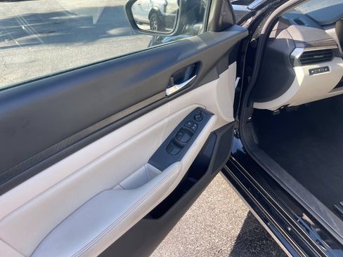 Used 2025 Nissan Altima 2.5 SV FWD image 10
