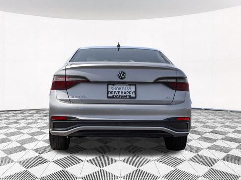 Used 2023 Volkswagen Jetta SE w/ Panoramic Sunroof Package FWD image 9