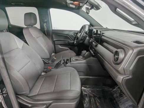 Used 2023 Chevrolet Colorado W/T RWD image 23