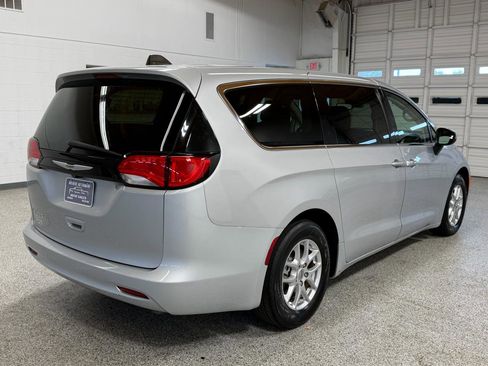 Used 2023 Chrysler Voyager LX FWD image 4