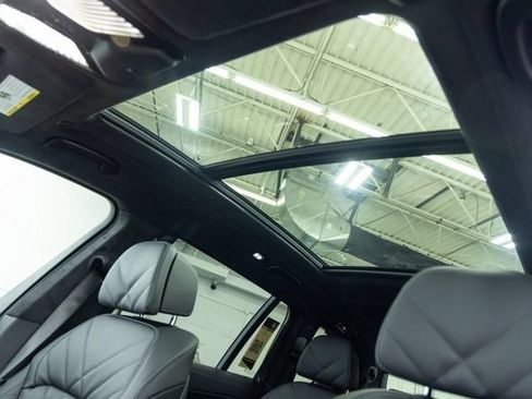 Used 2026 BMW X7 xDrive40i w/ M Sport Package AWD/4WD image 19