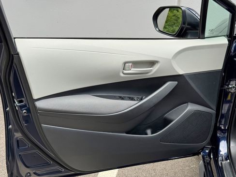 Used 2025 Toyota Corolla LE FWD image 39