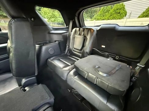 Used 2016 Ford Explorer XLT w/ Equipment Group 202A image 18