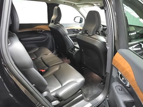 Used 2022 Volvo XC90 T6 Momentum w/ Advanced Package image 18