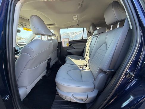 Used 2022 Toyota Highlander XLE image 21