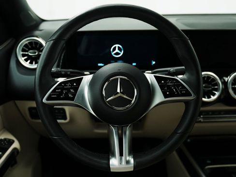 Used 2025 Mercedes-Benz GLB 250 GLB 250 image 31