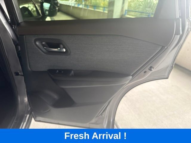 Used 2023 Nissan Rogue SV FWD image 14