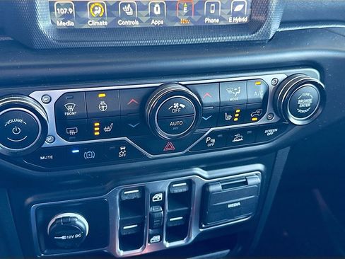 Used 2021 Jeep Wrangler Unlimited Sahara w/ Dual Top Group AWD/4WD image 22