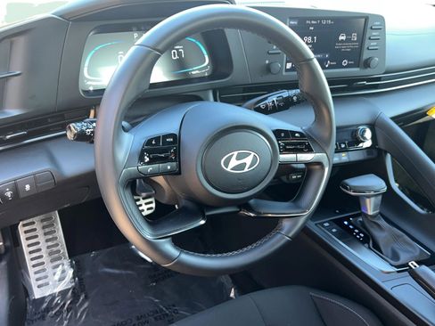 Certified 2025 Hyundai Elantra Sport image 9