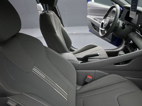 Certified 2025 Hyundai Elantra Sport image 39