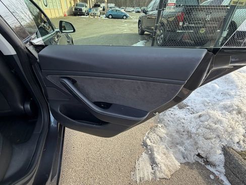 Used 2018 Tesla Model 3 Long Range image 17