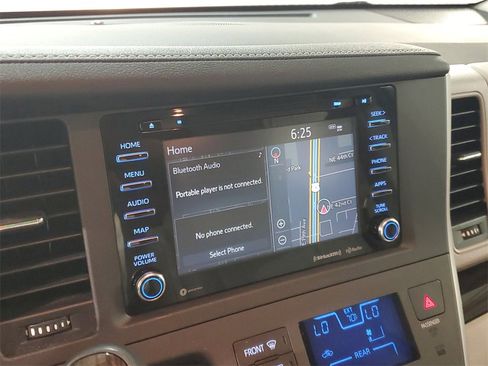 Used 2020 Toyota Sienna XLE image 23