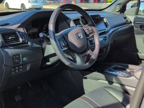 Used 2025 Honda Ridgeline TrailSport image 9