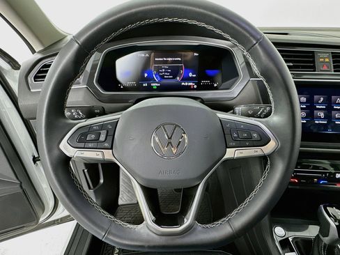 Used 2024 Volkswagen Tiguan SE AWD/4WD image 11