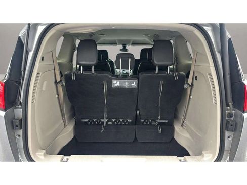 Used 2017 Chrysler Pacifica Touring-L FWD image 10