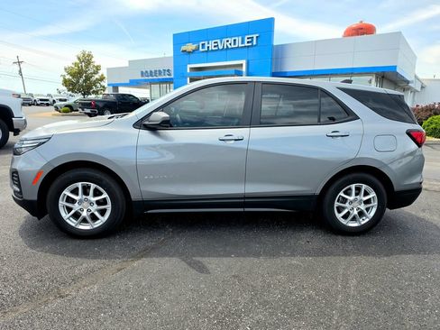 Used 2023 Chevrolet Equinox LS FWD image 3
