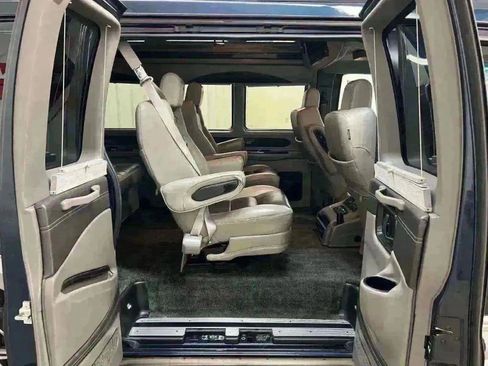 Used 2017 Chevrolet Express 2500 image 32