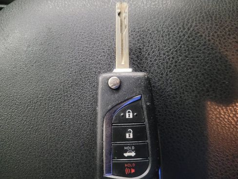 Used 2022 Toyota Camry SE FWD image 32