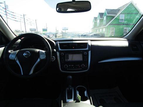 Used 2017 Nissan Altima 2.5 SV w/ Convenience Package image 9