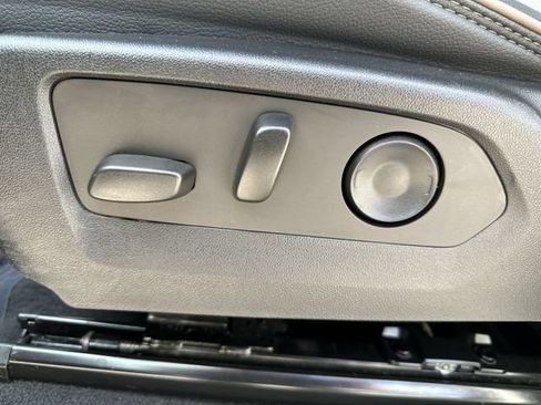 Used 2024 GMC Canyon Denali AWD/4WD image 16