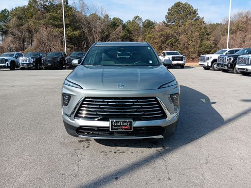 Used 2025 Buick Enclave Preferred image 6