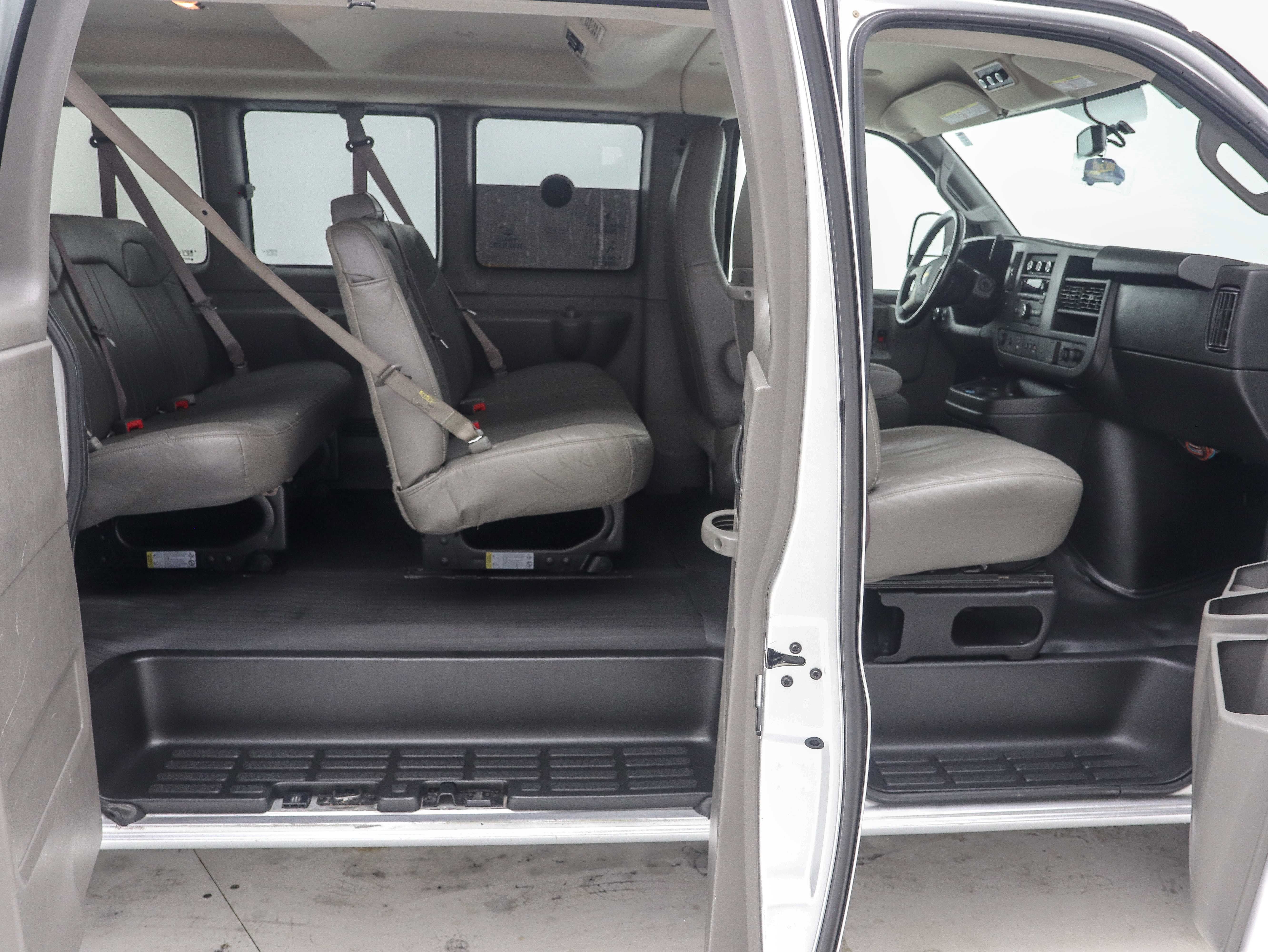 Used 2018 Chevrolet Express 2500 LS w/ Driver Convenience Package RWD image 12