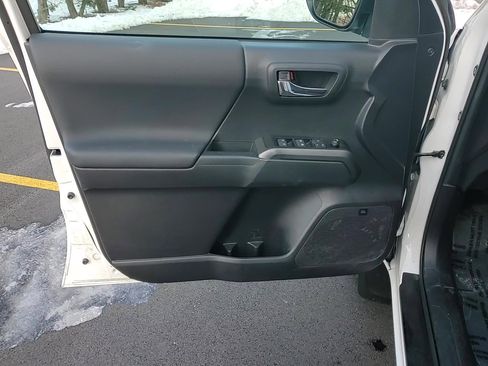 Certified 2023 Toyota Tacoma TRD Off-Road image 10