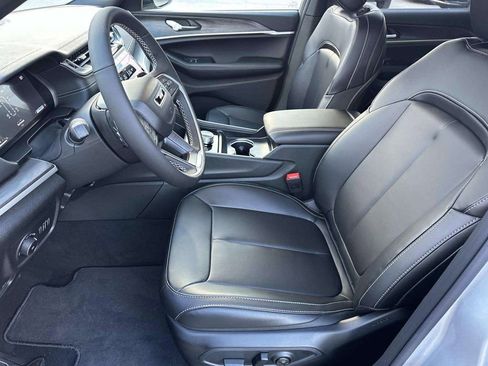 New 2025 Jeep Grand Cherokee L Limited w/ Black Appearance Package image 11