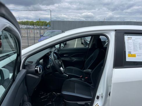 Used 2025 Nissan Versa SV FWD image 26