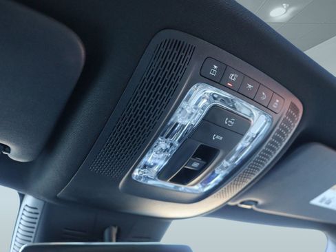 New 2025 Mercedes-Benz GLB 250 image 18