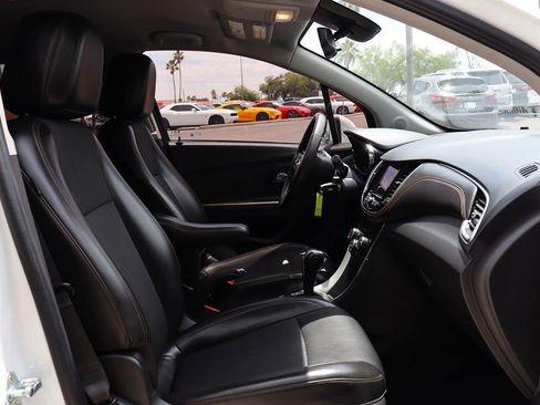 Used 2021 Chevrolet Trax LT AWD/4WD image 34