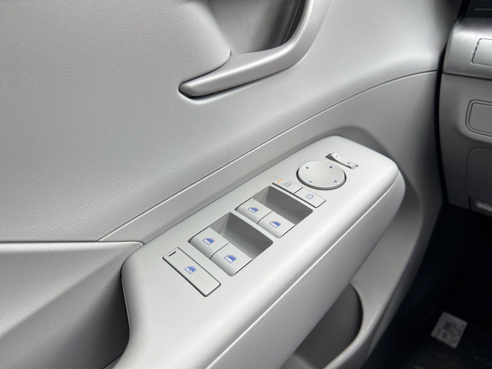 New 2027 Hyundai Kona SE AWD/4WD image 11