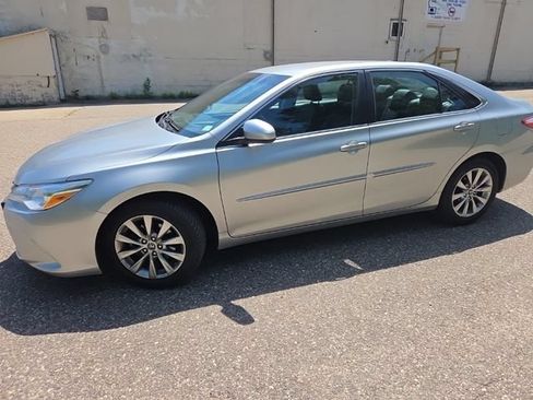 Used 2016 Toyota Camry XLE FWD image 2