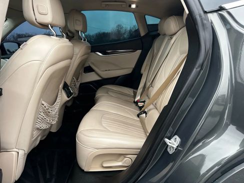 Used 2018 Maserati Levante GranLusso image 11