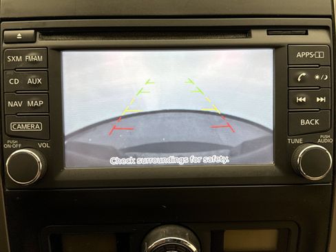 Used 2014 Nissan Frontier SL w/ SL Moonroof Package AWD/4WD image 16