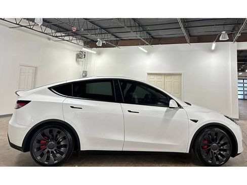 Used 2023 Tesla Model Y Performance AWD/4WD image 9