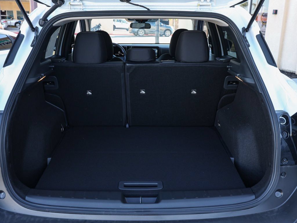 Used 2026 Nissan Kicks SV w/ Charging Package FWD image 17