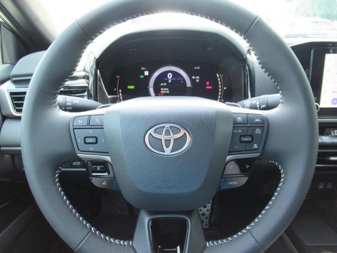 Used 2026 Toyota Camry SE FWD image 23