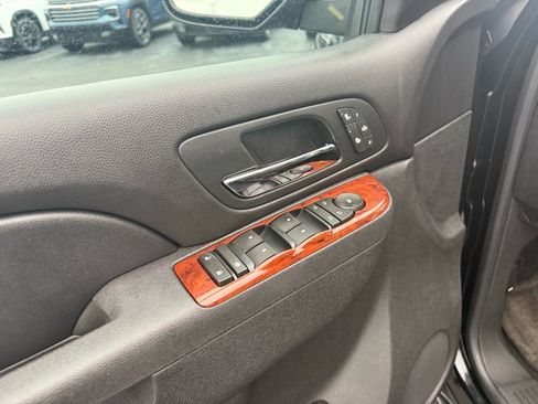 Used 2011 Chevrolet Suburban LT w/ Luxury Package image 12