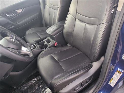 Used 2020 Nissan Rogue SL w/ Premium Package image 16