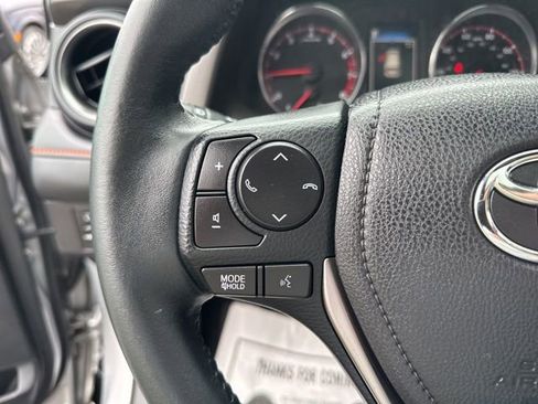 Used 2017 Toyota RAV4 SE image 30