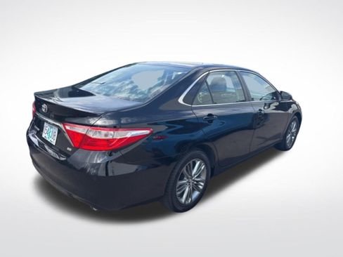 Used 2017 Toyota Camry SE FWD image 6