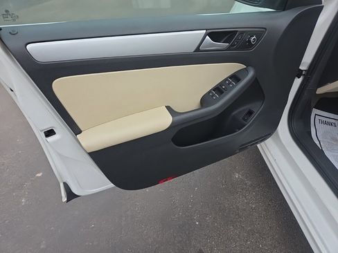 Used 2013 Volkswagen Jetta SE image 11