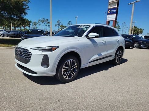 Certified 2025 Audi Q5 Premium w/ Convenience Package image 4